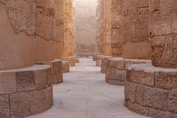 Karnak-Tempel-Säulenhalle