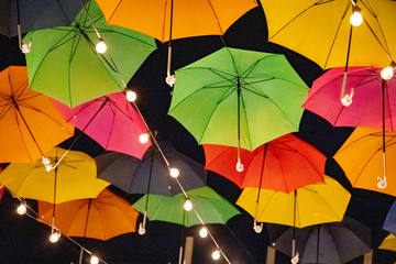 Regenschirme Dekoration Lichterkette umbrella Biergarten