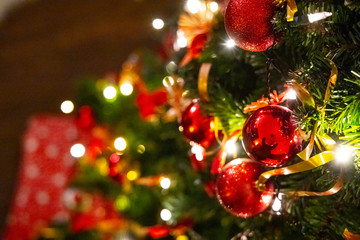 Weihnachten Weihnachtsbaum Kugel rot gold christmas tree xmas holidays
