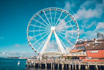 Deurstickers Seattle Famous Ferris Wheel in the Harbor Clouds in Sky Blue © JustTheLetterK
