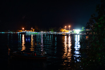 Fototapeta na wymiar Long exposure of light reflection in andaman sea at Phi Phi island in Thailand. selective focus