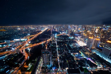 Fototapeta na wymiar Bangkok skyline seen from the tallest building in bangkok.
