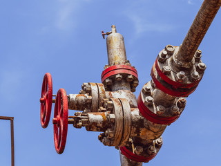 Oil well wellhead equipment. Hand valve with handwheel for opening and closing the flow line.