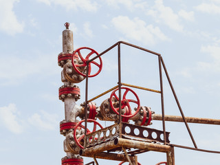 Oil well wellhead equipment. Hand valve with handwheel for opening and closing the flow line.
