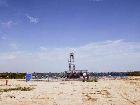 Oil well. The equipment and technologies on oil fields
