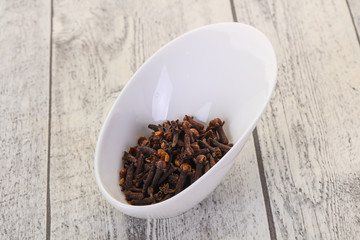 Dry clove seeds