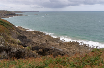 Fototapeta na wymiar French britanny coast during tide and flow