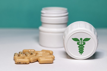 Pictogramme caducée sur boite de médicaments