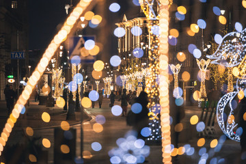 Oświetlenie świąteczne na ulicy w Warsawie nocą © Patryk