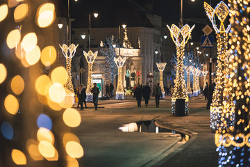 Oświetlenie świąteczne na ulicy w Warsawie nocą © Patryk