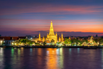 Fototapeta na wymiar Wat Arun Ratchawararam Ratchawaramahawihan or Wat Arun is a Buddhist temple in Bangkok Yai district of Bangkok, Thailand