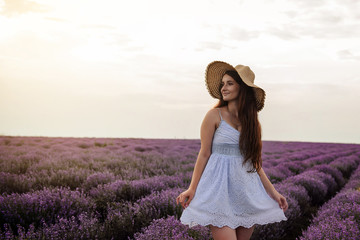 Fototapeta na wymiar close up photo of a woman with hat in lavander field
