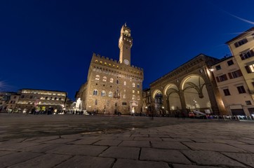 Fototapeta na wymiar Florence - Piazza della Signoria and Palazzo Vecchio at night