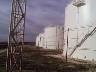 Obraz premium Storage tanks for petroleum products