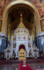Fototapeta na wymiar Russian Orthodox Church in Moscow - White with gold Dome , the Cathedral of Christ the Saviour 