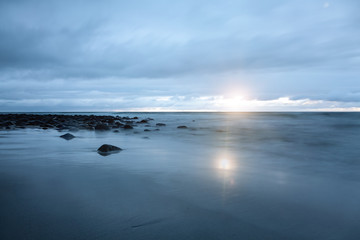 Fototapeta na wymiar Langzeitbelichtung am Strand der Lofoten