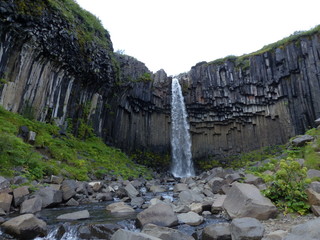 Wasserfall zwischen Basalt