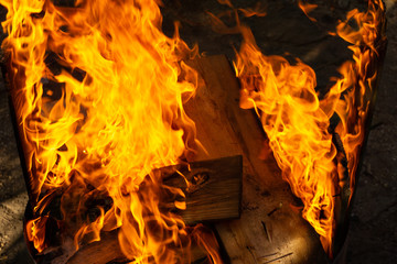 Brennendes Holz, Flammen