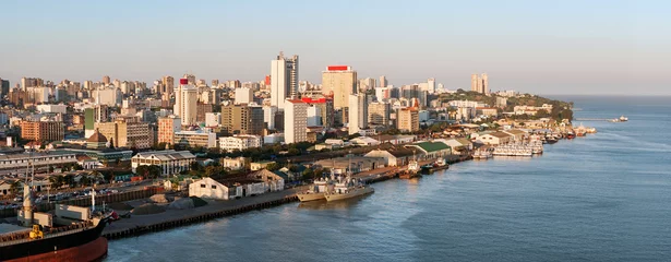 Crédence de cuisine en verre imprimé Atlantic Ocean Road Paysage urbain du centre-ville de Maputo, capitale du Mozambique,
