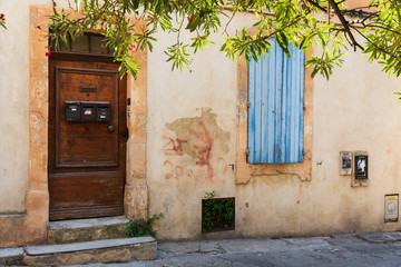 Fototapeta na wymiar Old town architecture in the old town of a small city in Provence, France