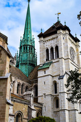 Fototapeta premium La cathédrale Saint-Pierre est une cathédrale de Genève, en Suisse, appartenant aujourd'hui à l'Église protestante réformée de Genève. Flèche de la cathédrale Saint-Pierre 