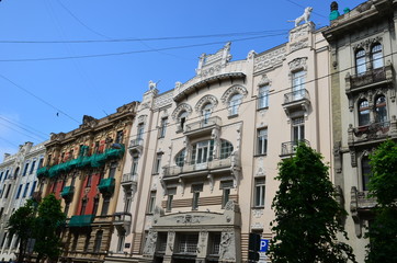 reichhaltig verzierte Häuserfassade in Riga