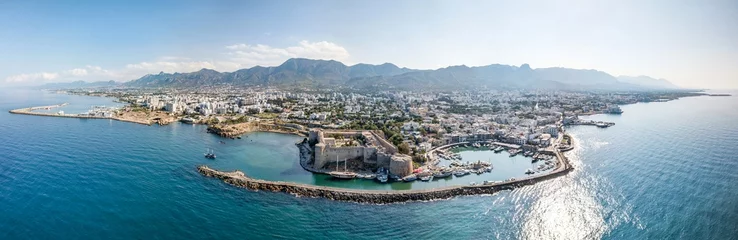  Zeehaven en oude binnenstad van Kyrenia (Girne) is een stad aan de noordkust van Cyprus. © Viacheslav