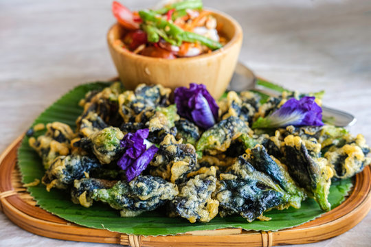 Butterfly Pea Fritter Violet  Flower Food. Serve With Spicy Mango Salad In Wooden Utensil Ware