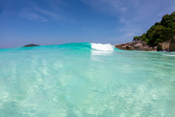Fototapeta premium turquoise color of the sea, wave close-up, underwater shooting