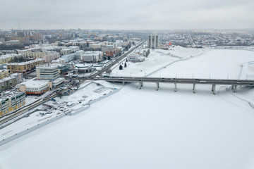 Fototapeta na wymiar view of the pioneer embankment of the Cheboksary Bay and the bridge over the Bay in Cheboksary in the winter