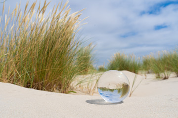 Obraz premium Glaskugel in Dünen, Nordsee, Ostsee