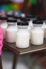 BEBIDAS DE RECUERDO CON VARIOS COLORES PARA CUALQUIER TIPO DE EVENTO SOCIAL TIPO VINTAGE