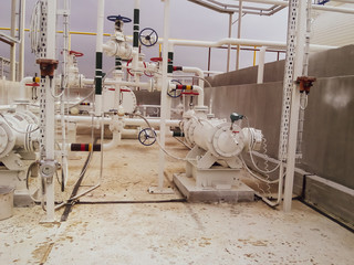 The pump for pumping hot products of oil refining