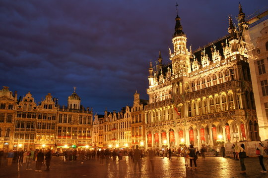 Grote Markt Square in centra Brussels at night