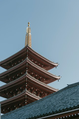 Fototapeta na wymiar 東京都台東区浅草にあるお寺の風景