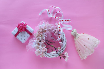 ふわふわの桜のリースとウェディングドレス （ピンク）