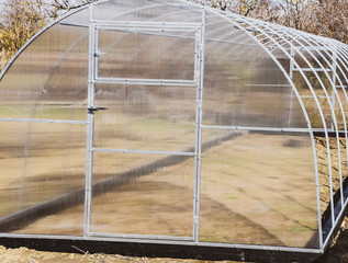 Installation of polycarbonate greenhouses