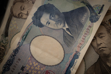 日本の千円札、一万円札です