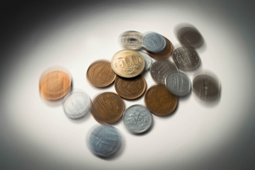 日本のお金（合成）不安のイメージ