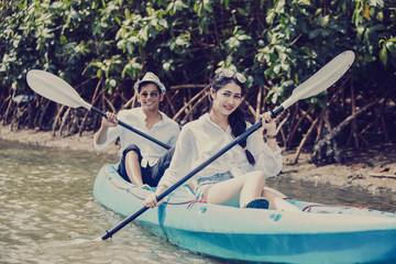 Obraz premium Young people sightseeing and kayaking on the river