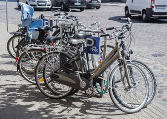 Fototapeta na wymiar Bicycles on a bike park on the sidewalk