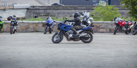 Obraz na płótnie Canvas Motorcyclist rides a motorcycle