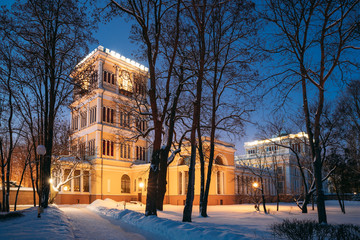 Naklejka premium Gomel, Belarus. City Park In Winter Night. Rumyantsevs And Paskeviches Palace In Homiel Park, Belarus. Famous Local Landmark In Snow