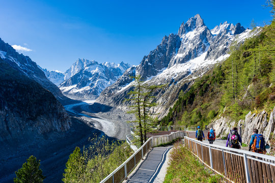 Alpinists going to the Mer de Glace
