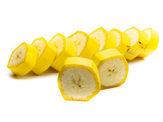 viele Bananenscheiben isoliert 