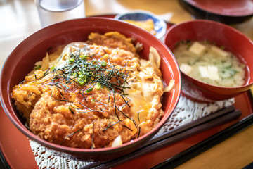 日本の丼もの　カツ丼