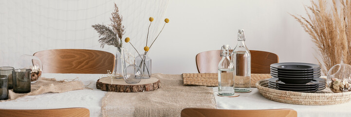 Wooden slices and linen napkins on the table