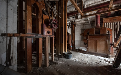Fototapeta na wymiar old abandoned factory building