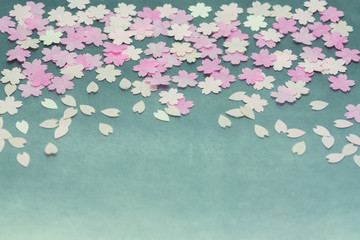 和紙で表現した桜吹雪（背景グラデーション・花吹雪・サクラ・さくら・花びら・ハート形・４月・春）