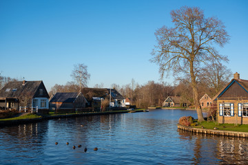 Fototapeta na wymiar Giethoorn in den Niederlanden inklusive Umland